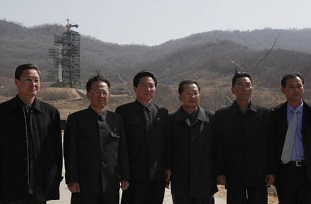 Cận cảnh tên lửa Triều Tiên nằm trên bệ phóng 