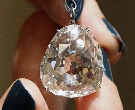 Sắp đấu giá viên kim cương hình trái lê 400 năm tuổi - 4 Sắp đấu giá viên kim cương hình trái lê 400 năm tuổi