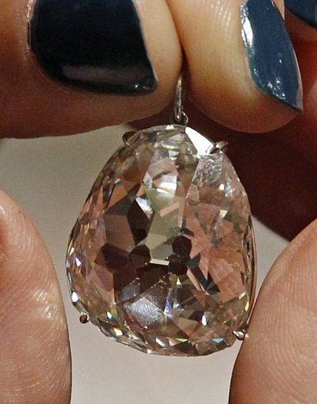 Sắp đấu giá viên kim cương hình trái lê 400 năm tuổi - 5 Sắp đấu giá viên kim cương hình trái lê 400 năm tuổi