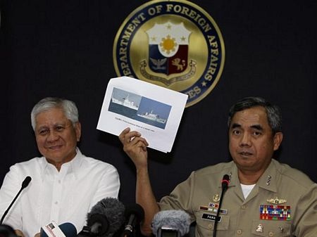 Ảnh diễn biến vụ đối đầu trên biển giữa Trung Quốc-Philippines