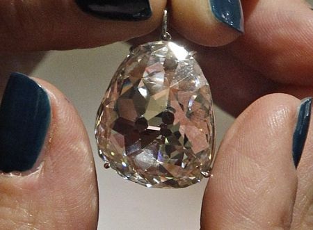 Sắp đấu giá viên kim cương hình trái lê 400 năm tuổi - 1 Sắp đấu giá viên kim cương hình trái lê 400 năm tuổi