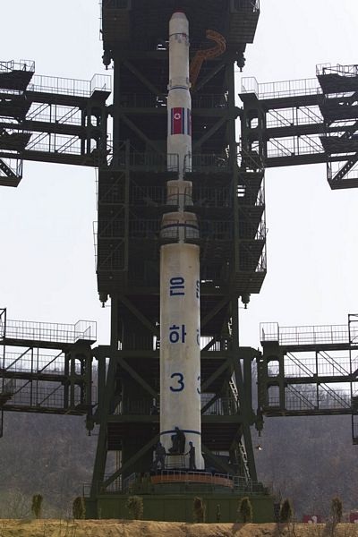 Cận cảnh tên lửa Triều Tiên nằm trên bệ phóng 