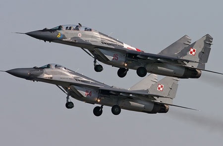 Ấn Độ biên chế chiến đấu cơ MIG-29K cho tàu sân bay - 1 Ấn Độ biên chế chiến đấu cơ MIG-29K cho tàu sân bay