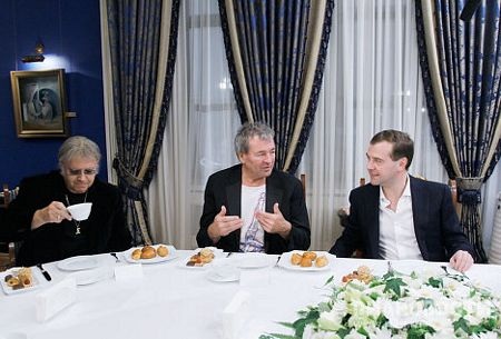 10 sở thích cá nhân của Tổng thống Nga Medvedev