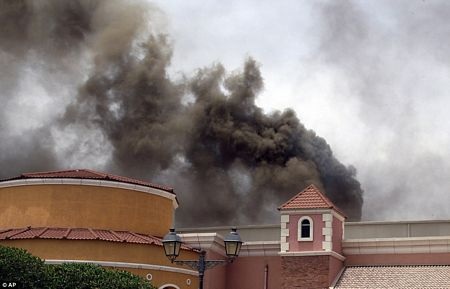 Cháy lớn tại trung tâm thương mại Qatar, 19 người chết