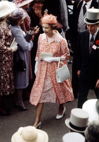 Thời trang của Nữ hoàng Anh qua 60 năm trị vì - 14