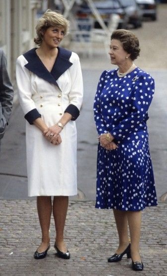 Thời trang của Nữ hoàng Anh qua 60 năm trị vì - 16
