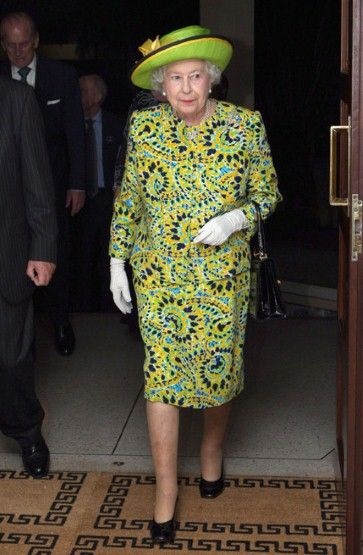 Thời trang của Nữ hoàng Anh qua 60 năm trị vì - 20