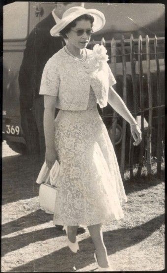 Thời trang của Nữ hoàng Anh qua 60 năm trị vì - 6