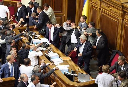 Các “ông nghị” đánh nhau trong quốc hội Ukraine - 11 Các “ông nghị” đánh nhau trong quốc hội Ukraine