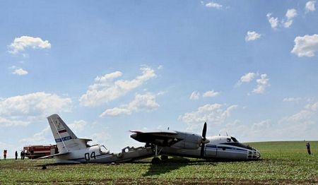 Máy bay quân sự Nga vỡ đôi, bốc cháy tại Cộng hoà Czech - 4 Máy bay quân sự Nga vỡ đôi, bốc cháy tại Cộng hoà Czech