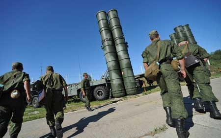 Nga triển khai tên lửa hiện đại gần Trung Quốc - 1 Tổ hợp tên lửa S-400 Triumf.