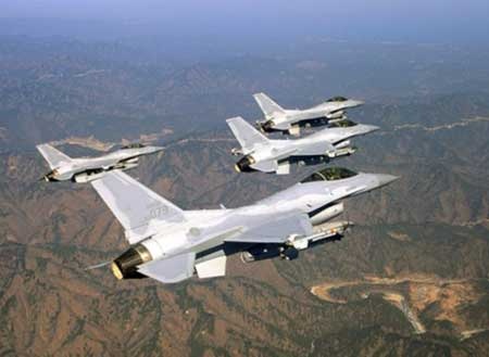 Hàn Quốc nâng phi đội máy bay tiêm kích F-16 - 1 Các máy bay chiến đấu KF-16 Block 52.