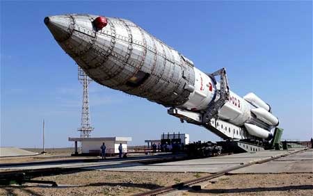 Medvedev cảnh báo Nga đang thua trong cuộc đua vũ trụ - 1 Tên lửa đẩy Proton của Nga.