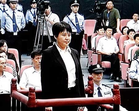Nghi án nhân vật thứ 3 bí ẩn trong vụ án Cốc Khai Lai - 1 Bà Cốc Khai Lai trong phiên toà hôm 9/8.