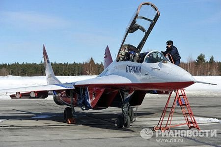 Mikoyan MiG-29 (Fulcrum) là máy bay chiến đấu đa mục tiêu thế hệ thứ 4.