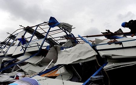 Một ngôi nhà bị sập do bão Haikui. Tính tới hôm nay, bão Haikui đã khiến 3 người thiệt mạng.