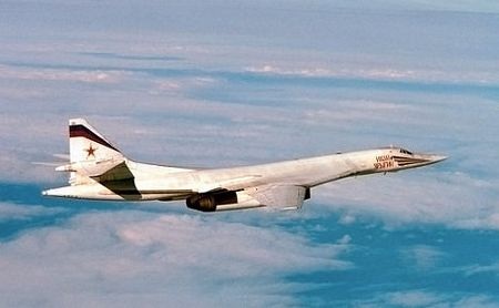 Sukhoi Su-35 là một chiến đấu cơ đa mục tiêu thế hệ thứ 4, sử dụng công nghệ thế hệ thứ 5.