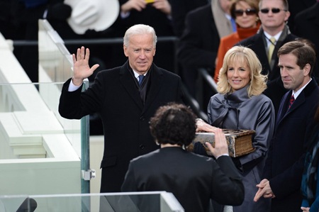 Trước lễ tuyên thệ của ông Obama, Phó tổng thống Joe Biden cũng tuyên thệ nhậm chức.