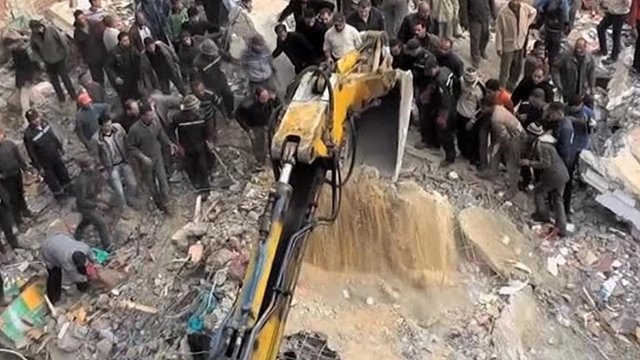 Ai Cập: Sập nhà chung cư 8 tầng, 25 người chết - 1 Hiện trường vụ sập nhà tại Alexandria.