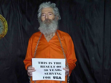 Công bố ảnh cựu đặc vụ FBI mặc đồ giống tù nhân Guantanamo - 1 Một trong số các bức ảnh của ông Levinson được công bố.