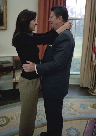 Tổng thống Ronald Reagan và con gái Patti Davis.