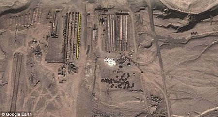 Trung Quốc xây các công trình bí ẩn giữa sa mạc - 8 Không ai biết khu phức hợp này dùng để làm gì.