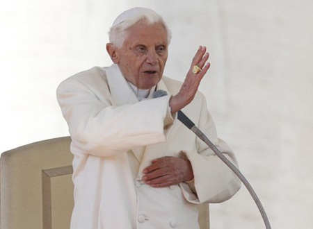 Giáo hoàng Benedict XVI chia tay công chúng trước khi thoái vị - 1 Giáo hoàng từ biệt công chúng trong buổi thuyết giảng hôm 27/2.