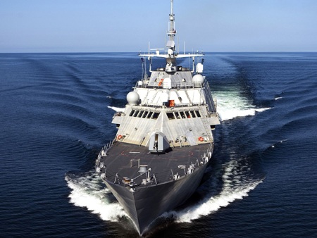 Mỹ triển khai tàu tác chiến tới Singapore - 1 Tàu tác chiến cận bờ USS Freedom.