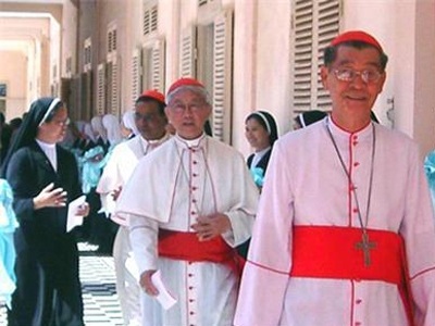 Bầu Giáo Hoàng - Kỳ cuối: Những tín hiệu đổi mới - 3 Hồng Y Gioan Baotixita Phạm Minh Mẫn (bìa phải).