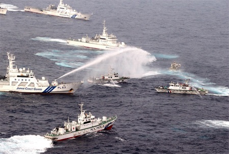 Tàu Nhật Bản phun nước vào tàu Đài Loan gần quần đảo tranh chấp Senkaku/Điếu Ngư hồi tháng trước.