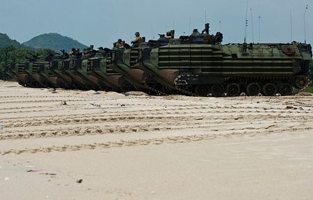 Binh sĩ uống máu rắn trong tập trận “Hổ mang Vàng”