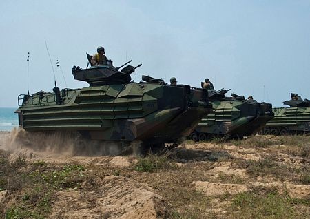 Binh sĩ uống máu rắn trong tập trận “Hổ mang Vàng”