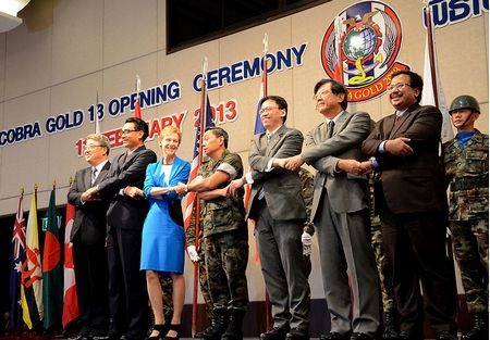 Binh sĩ uống máu rắn trong tập trận “Hổ mang Vàng”