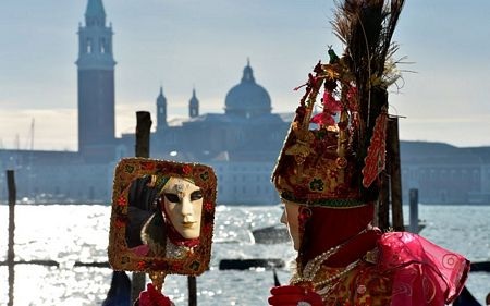 Một người hoá trang tại Venice