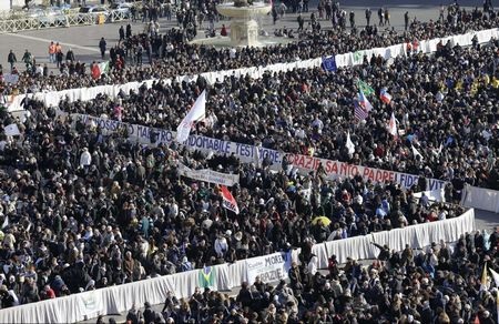 Giáo hoàng Benedict XVI chia tay công chúng trước khi thoái vị - 7 An Bình
