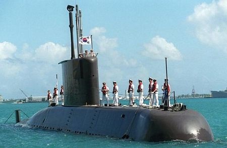 Vũ khí Hàn Quốc “đổ bộ” thị trường Đông Nam Á - 3 Tàu ngầm Type-209 của Hàn Quốc.