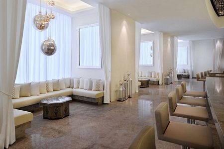 Khu vực bể bơi của khách sạn.