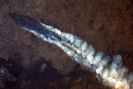 Ảnh cháy rừng tại bang New South Wales, Australia nhìn từ vũ trụ.