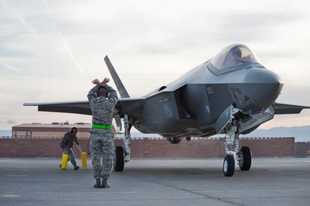 Châu Á ồ ạt sắm “hung thần” F-35 răn đe Trung Quốc - 1 Chiến đấu cơ thế hệ thứ 5 F-35 do Mỹ chế tạo.