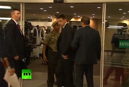 Các vệ sĩ của ông Putin đụng độ với các nhân viên an ninh Nam Phi.