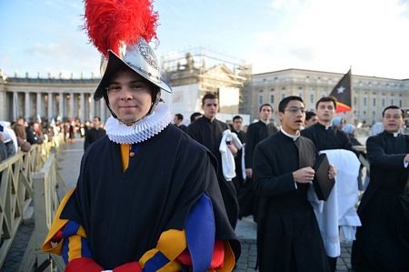 Vatican hồi hộp chờ Giáo hoàng Francis nhậm chức - 7 Vatican hồi hộp chờ giáo hoàng nhậm chức