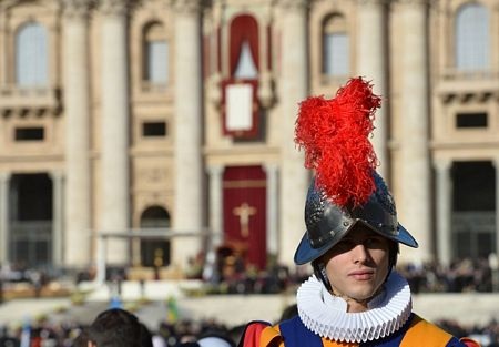Vatican hồi hộp chờ Giáo hoàng Francis nhậm chức - 8 Vatican hồi hộp chờ giáo hoàng nhậm chức