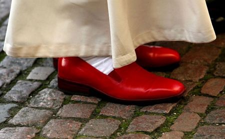 Những khoảnh khắc thời trang nhất của Giáo hoàng Benedict XVI