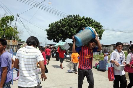 Người dân tại Semporna, Sabah sơ tán sau khi bạo lực bùng phát.