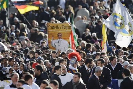 Vatican hồi hộp chờ Giáo hoàng Francis nhậm chức - 3 Vatican hồi hộp chờ giáo hoàng nhậm chức