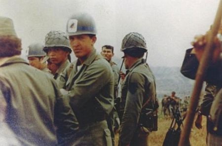 Ảnh “độc” của Tổng thống Chavez thời trẻ - 12 Sĩ quan Hugo Chavez năm 1982.