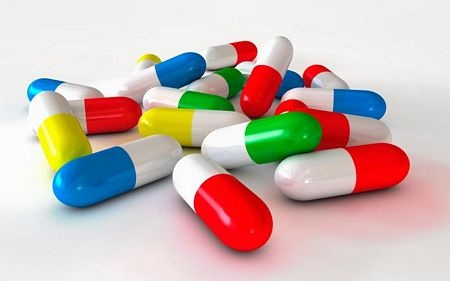 Năm 2002, một hành khách đã bắt quả tang buôn lậu một con tắc kè hoa từ Dubai vào Manchester.