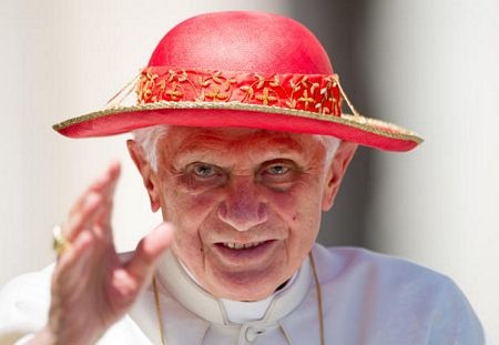 Những khoảnh khắc thời trang nhất của Giáo hoàng Benedict XVI