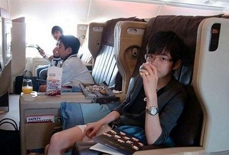 Xôn xao loạt ảnh ăn chơi của tiểu thư nhà giàu Trung Quốc - 13 An Bình